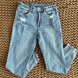 ❗️SOLD❗️American Eagle Distressed Stretch Mom Jeans